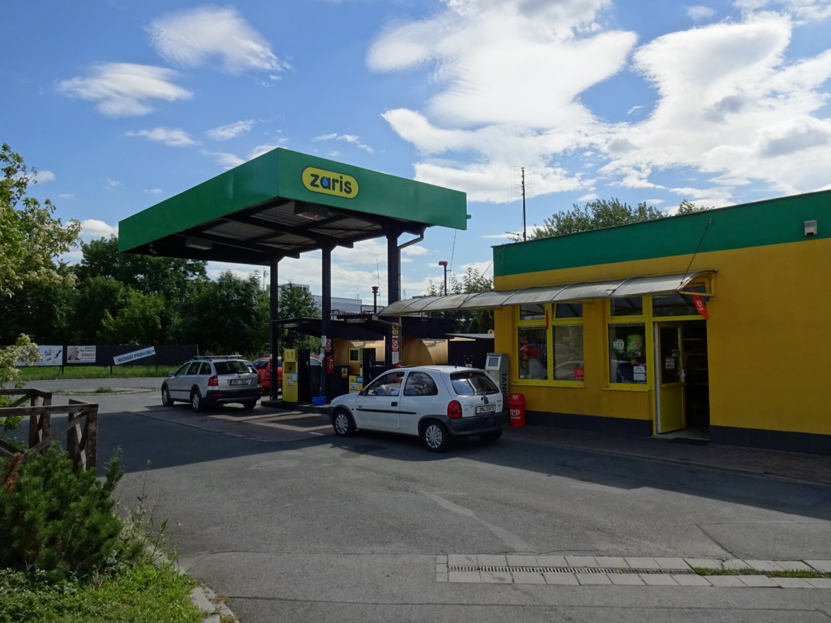 Tankování na vlastní čerpací stanici (© 2016 GALLARD TRANSPORT s.r.o.)