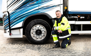 Ředitel švédské přepravní firmy KM Göransson spoléhá již 8 let na maximální adhezi a optimální brzdnou sílu zimních pneumatik Continental. 