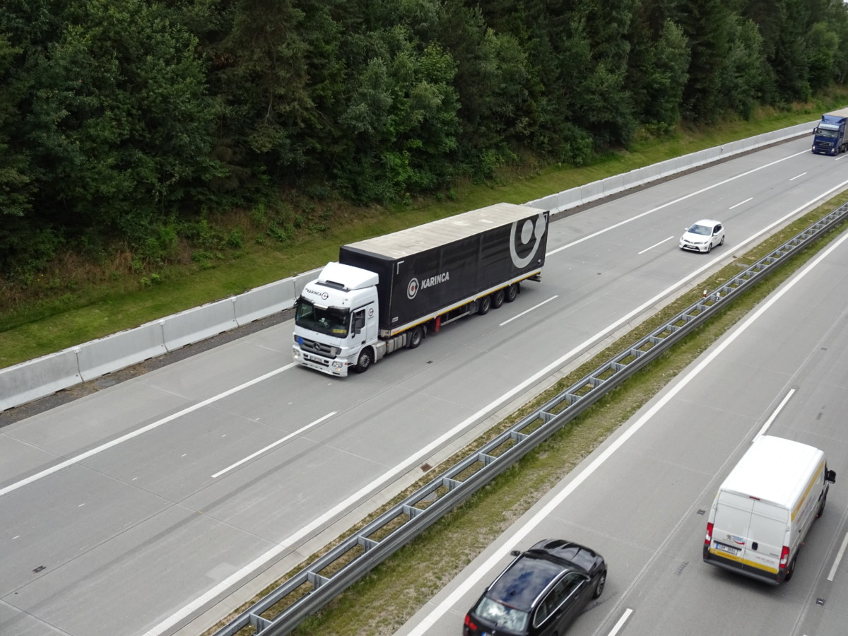 Ředitelství silnic a dálnic zprovozňuje stavbu silnice I/27 Velemyšleves - obchvat a přemostění Chomutovky (ilustrační foto: © GALLARD TRANSPORT s.r.o.)