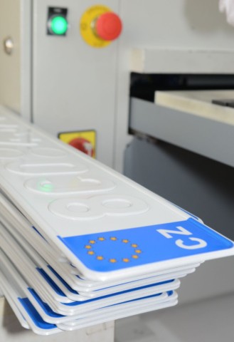 Stát má nového výrobce registračních značek, díky změně dodavatele ušetří více než 100 milionů korun / Foto zdroj: Ministerstvo dopravy ČR