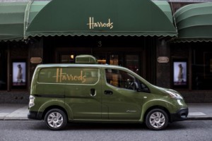 Plně elektrický Nissan e-NV200 inovuje vozový park slovutného obchodního domu Harrods / Foto zdroj: NISSAN