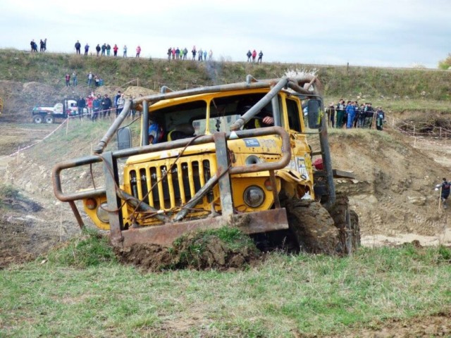 Milovice 2017: Začátek sezony skoro jako přes kopírák / Foto zdroj facebook: TRUCK TRIAL TEAM HORNÍ JIŘETÍN (440, 441, 442)