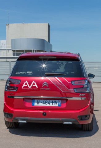 Veřejnost si na Dnech inovací mohla vyzkoušet bezpečný a intuitivní autonomní vůz skupiny PSA / Foto: autor Guillot Alexis/ copyright Groupe PSA, Direction de la communication