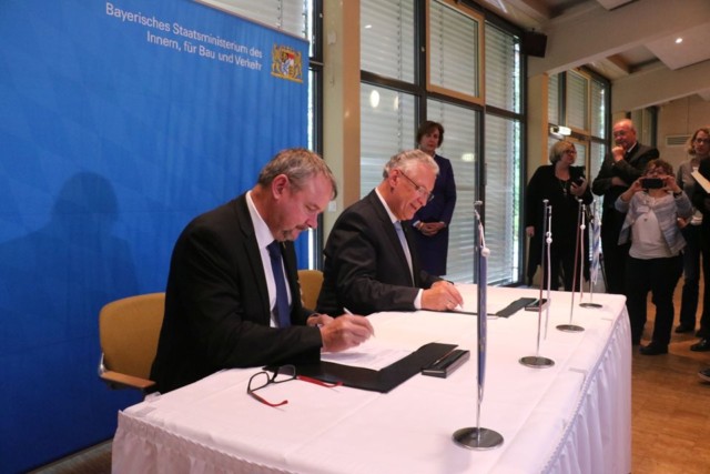 Vlakem z Prahy do Mnichova pod čtyři hodiny, plán podepsali ministři dopravy Česka a Bavorska / Foto zdroj: Ministerstvo dopravy ČR