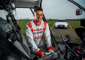 Nissan GT-R ovládaný jako první na světě herní konzolí dosáhl na okruhu Silverstone rychlosti vyšší než 210 km/h / Foto zdroj: NISSAN