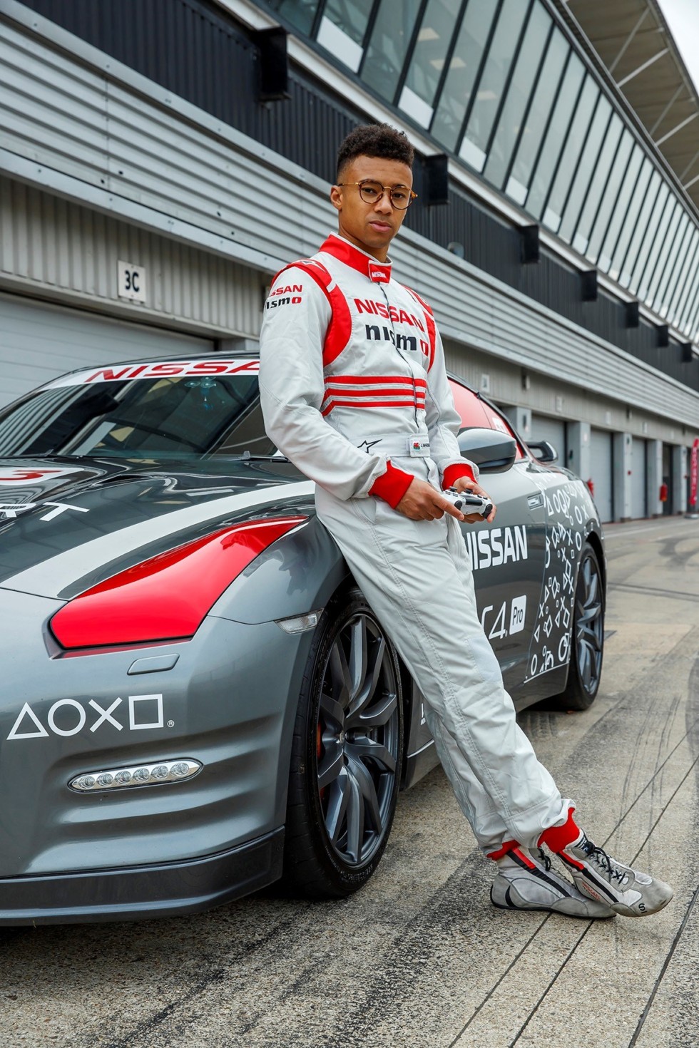 Nissan GT-R ovládaný jako první na světě herní konzolí dosáhl na okruhu Silverstone rychlosti vyšší než 210 km/h / Foto zdroj: NISSAN