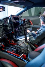 Nissan GT-R ovládaný jako první na světě herní konzolí dosáhl na okruhu Silverstone rychlosti vyšší než 210 km/h / Foto zdroj: NISSAN
