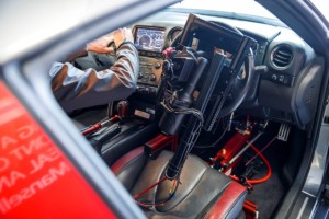 Nissan GT-R ovládaný jako první na světě herní konzolí dosáhl na okruhu Silverstone rychlosti vyšší než 210 km/h / Foto zdroj: NISSAN