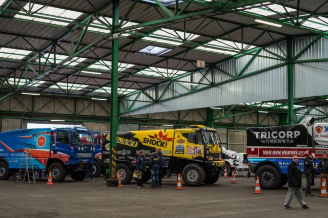 Dakarské přejímky v Le Havre: Macík se loučil s Frantou, Brabec trhal kabely / Foto zdroj: BIG SHOCK RACING