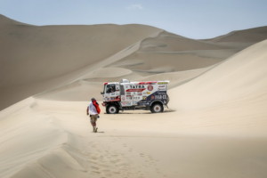 Kolomý uvízl v extrémních dunách, Šoltys příjemně překvapil / Foto zdroj: BUGGYRA media