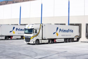 Přední španělská přepravní společnost Primafrio začala využívat 280 nových vozidel DAF XF. Generální ředitel Juan Conesa: „DAF překonal naše očekávání prostřednictvím nového DAF XF, jehož spotřeba paliva se snížila o 7 %, což představuje nový standard v celém odvětví.“ / Foto zdroj: DAF Trucks CZ, s.r.o.