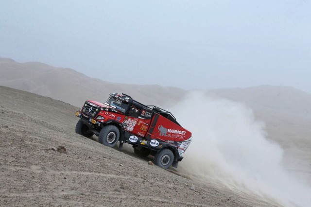 Dakar ve 4. etapě zkusil zastavit i český kamion / Foto zdroj: MKR Technology/PatRESS.cz