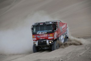 Dakar ve 4. etapě zkusil zastavit i český kamion / Foto zdroj: MKR Technology/PatRESS.cz
