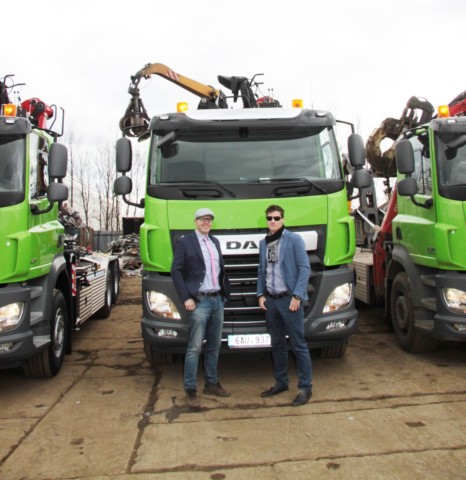 ing. Karel Koch, majitel společnosti GERA, export import, spol. s r.o. (vlevo); Ondřej Holub, ředitel společnosti GERA, export import, spol. s r.o. / Foto zdroj: DAF Trucks CZ, s.r.o.