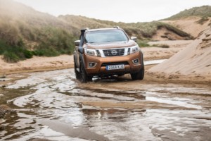 Nissan nabídl svůj nejodolnější pickup, aby pomohl bojovat se znečištěním plasty na nejodlehlejších evropských plážích / Foto zdroj: NISSAN
