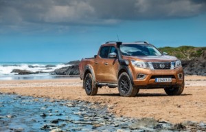 Nissan nabídl svůj nejodolnější pickup, aby pomohl bojovat se znečištěním plasty na nejodlehlejších evropských plážích / Foto zdroj: NISSAN