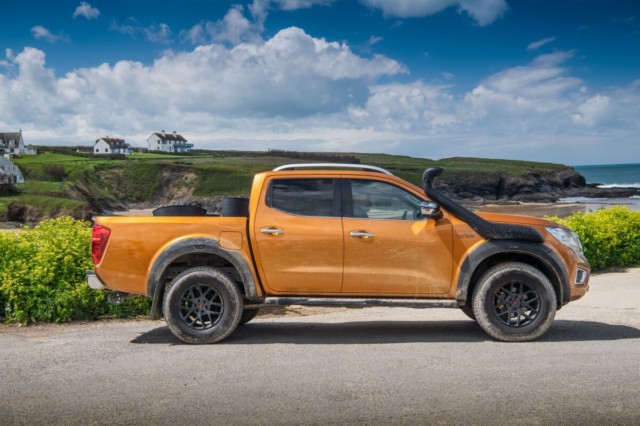 Nissan nabídl svůj nejodolnější pickup, aby pomohl bojovat se znečištěním plasty na nejodlehlejších evropských plážích / Foto zdroj: NISSAN