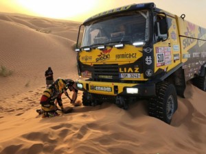 Dakar: Macík s Brabcem už testují v poušti. S navigačním softwarem a lopatkami / Foto zdroj: Big Shock Racing