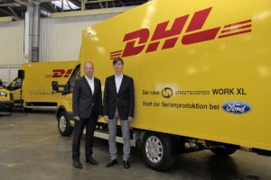 Jörg Beyer, generální ředitel pro vývoj produktů společnosti Ford-Werke GmbH a prof. Dr. Ing. Achim Kampker, generální ředitel a zakladatel společnosti StreetScooter GmbH, představí nový StreetScooter WORK XL. Sériová výroba e-přepravce nyní začíná u společnosti Ford v Kolíně nad Rýnem / Foto zdroj:  FORD MOTOR COMPANY, s.r.o.