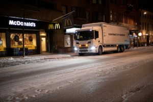 Tichý noční rozvoz pomocí hybridního nákladního vozidla / Foto zdroj: Scania Czech Republic, s.r.o.