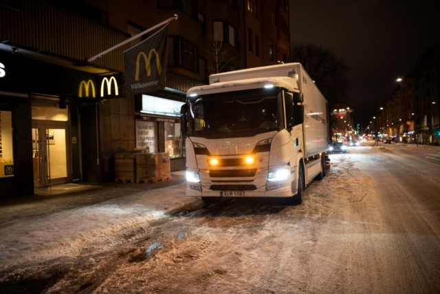 Tichý noční rozvoz pomocí hybridního nákladního vozidla / Foto zdroj: Scania Czech Republic, s.r.o.