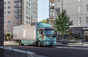 Zákazníci převzali první elektrická nákladní vozidla Volvo / Foto zdroj:  Volvo Group Czech Republic, s.r.o.