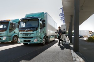 Zákazníci převzali první elektrická nákladní vozidla Volvo / Foto zdroj:  Volvo Group Czech Republic, s.r.o.