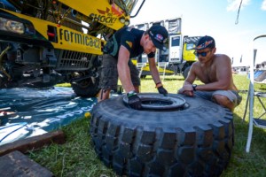 Macík a Kvapil finišují přípravy na přejímku techniky. Oslavu Silvestra neplánuje ani jeden (Foto zdroj: Big Shock Racing)