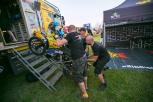 Macík a Kvapil finišují přípravy na přejímku techniky. Oslavu Silvestra neplánuje ani jeden (Foto zdroj: Big Shock Racing)
