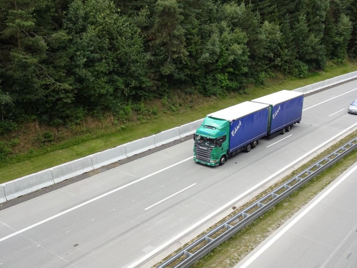 Ilustrační foto k článku "Ředitelství silnic a dálnic upozorňuje na úplnou uzavírku tunelu Lochkov na Pražském okruhu" (© 2016 GALLARD TRANSPORT s.r.o.)