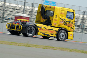 Vršecký bral v Indii bank – foto z Tata Motors T1 Prima Truck Racing / Foto: BUGGYRA media