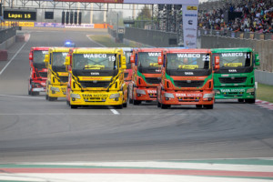Vršecký bral v Indii bank – foto z Tata Motors T1 Prima Truck Racing / Foto: BUGGYRA media
