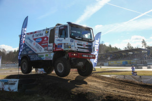 Jezdci týmu Buggyra Racing si davy fanoušků v Sosnové užívali! / Foto zdroj: BUGGYRA media