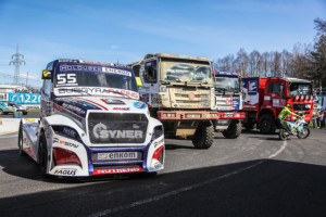 Jezdci týmu Buggyra Racing si davy fanoušků v Sosnové užívali! / Foto zdroj: BUGGYRA media