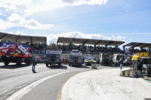 Jezdci týmu Buggyra Racing si davy fanoušků v Sosnové užívali! / Foto zdroj: BUGGYRA media