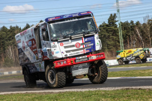 Jezdci týmu Buggyra Racing si davy fanoušků v Sosnové užívali! / Foto zdroj: BUGGYRA media