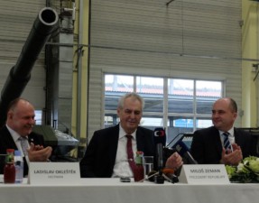 Společnost EXCALIBUR ARMY navštívil prezident Miloš Zeman / Foto zdroj: Tiskový servis CZECHOSLOVAK GROUP