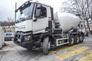 Renault Trucks dodal společnosti BML model C8x4 Tridem domíchávač betonu / Foto zdroj: Volvo Group Czech Republic, s.r.o.