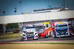 Lacko se třemi výhrami v Misanu ujímá vedení! / Foto zdroj: BUGGYRA media