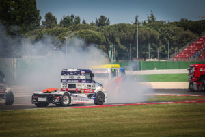 Lacko se třemi výhrami v Misanu ujímá vedení! / Foto zdroj: BUGGYRA media