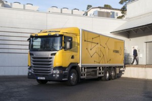 Scania G 320, 6x2, rear-steer box body, Hybrid truck. Södertälje, Sweden Photo: Peggy Bergman 2017 / Foto zdroj: Scania Czech Republic s.r.o.