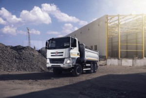 Firmy CAT a Tatra budou prezentovat své produkty v pískovně v Hrušovanech u Brna / Foto zdroj: TATRA TRUCKS a.s.