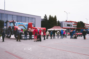 Tisíce lidí se bavily s červenými traktory / Foto zdroj: ZETOR TRACTORS a.s.