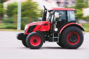 Tisíce lidí se bavily s červenými traktory / Foto zdroj: ZETOR TRACTORS a.s.