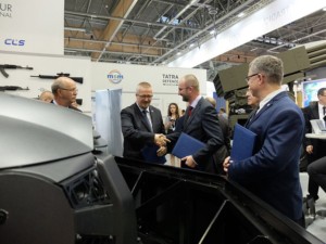 Holding CSG (CZECHOSLOVAK GROUP) a polská společnost H. CEGIELSKI – POZNAŃ podepsaly předběžnou smlouvu o spolupráci / Foto zdroj: Tiskový servis CZECHOSLOVAK GROUP