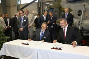 Podpis dohody mezi GDELS a VOP (Thomas Kauffmann vlevo, Marek Špok vpravo) / Foto zdroj: GDELS