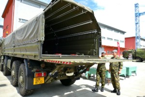 Ministr obrany Martin Stropnický symbolicky převzal další nové vozy TATRA pro Armádu České republiky / Foto zdroj: TATRA TRUCKS a.s.