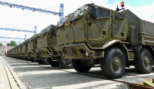 Ministr obrany Martin Stropnický symbolicky převzal další nové vozy TATRA pro Armádu České republiky / Foto zdroj: TATRA TRUCKS a.s.
