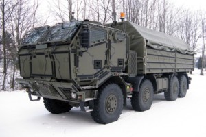 Čtyřnápravová valníková vozidla TATRA T 815-7T3RC1.301 8x8.1R projektu PRAM vybavená zadním zvedacím čelem a tzv. mobilním maskovacím systémem (mobilní maska) / Foto zdroj: TATRA TRUCKS a.s.