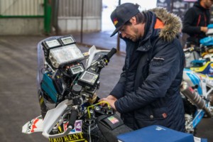 Dakarské přejímky v Le Havre: Macík se loučil s Frantou, Brabec trhal kabely / Foto zdroj: BIG SHOCK RACING